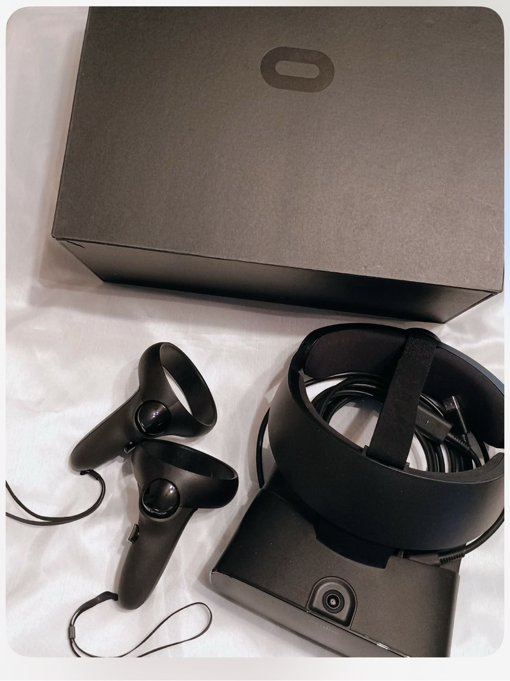 Oculus Rift S PC-powered Headset & 2 Controllers w/ Box - Picture 6 of 10